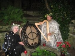 AndreaMikanaPinkham-PeterSterling-ChaliceWell-July2009.jpg (13096 bytes)